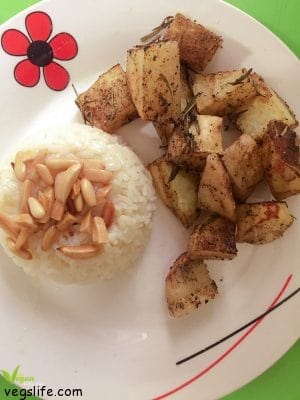 طريقة تحضير البطاطا المشوية المقرمشة مع اكليل الجبل